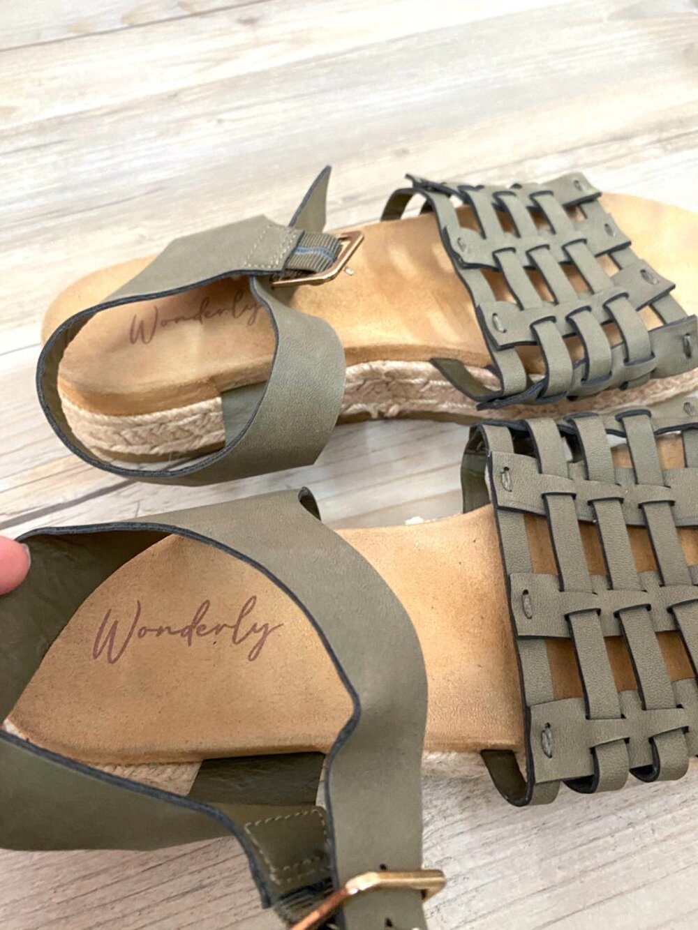 Wonderly Olive Green Platform Sandals Size 7.5 - Picture 3 of 5